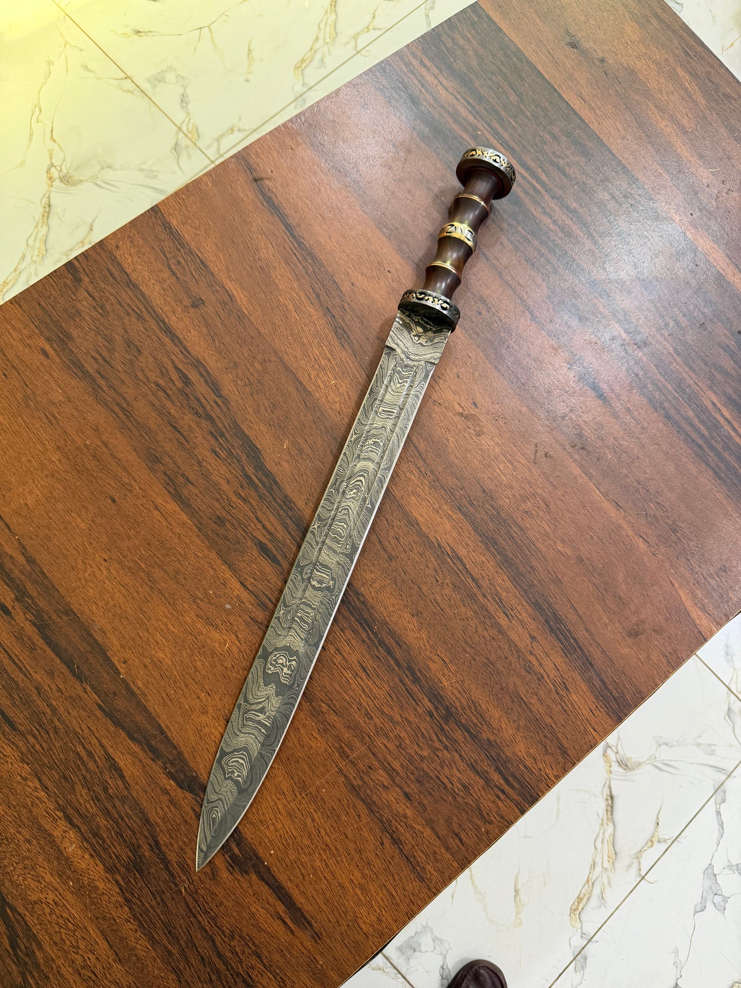 Handmade Damascus Steel Gladius Sword – Medieval Style Blade With Leather sheath