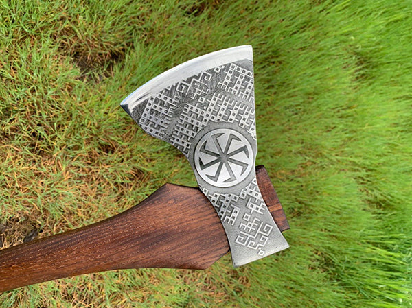throwing axes