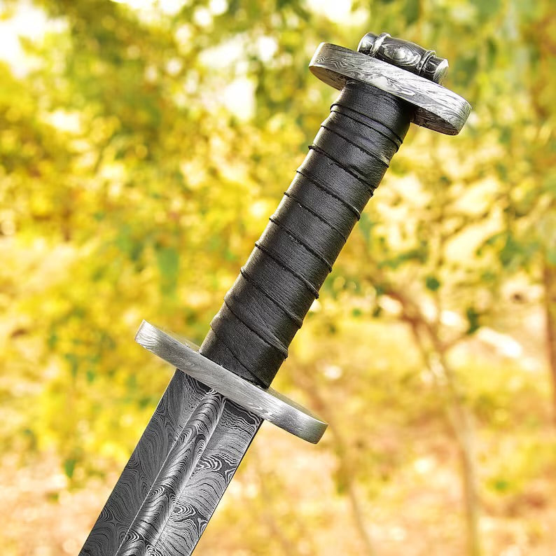 Custom Damascus Steel Viking Sword Sharp Edges Damascus Steel Guard And Pommel